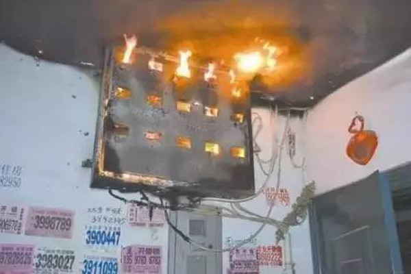 華盛消防炮塔：冬天過年氣氛可以火熱，但是別過火，引起火災！